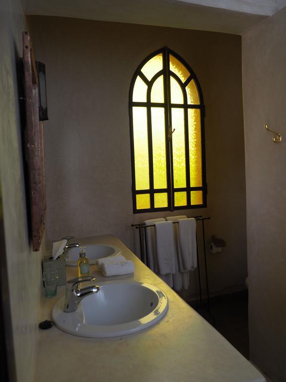 Le Cazar Hotel El Ain Екстериор снимка