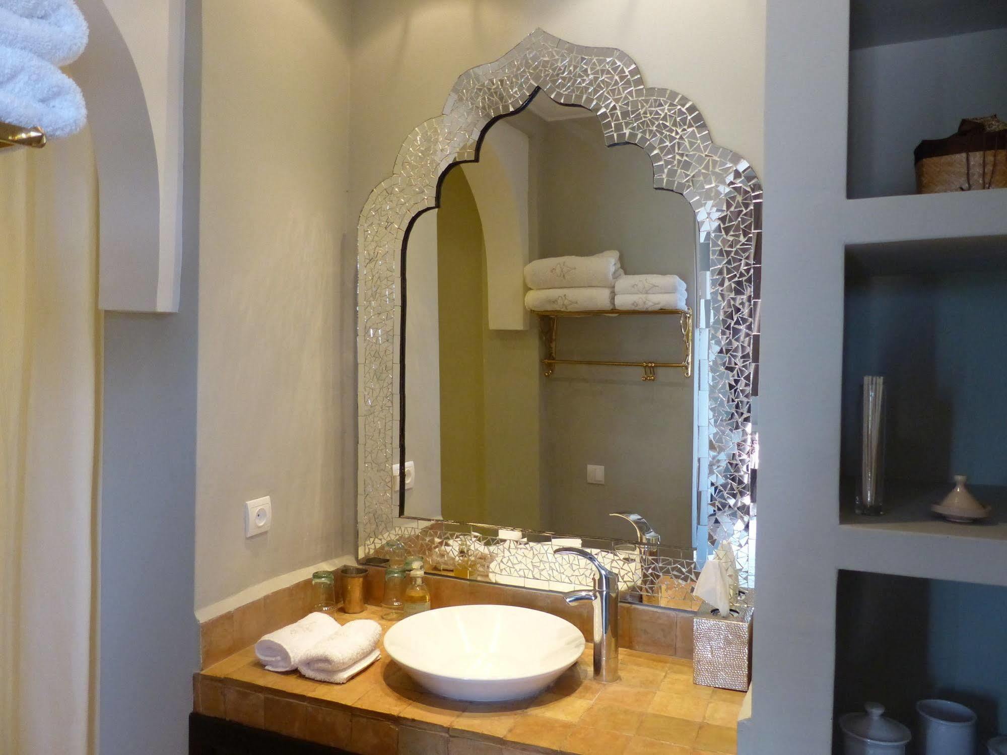 Le Cazar Hotel El Ain Екстериор снимка