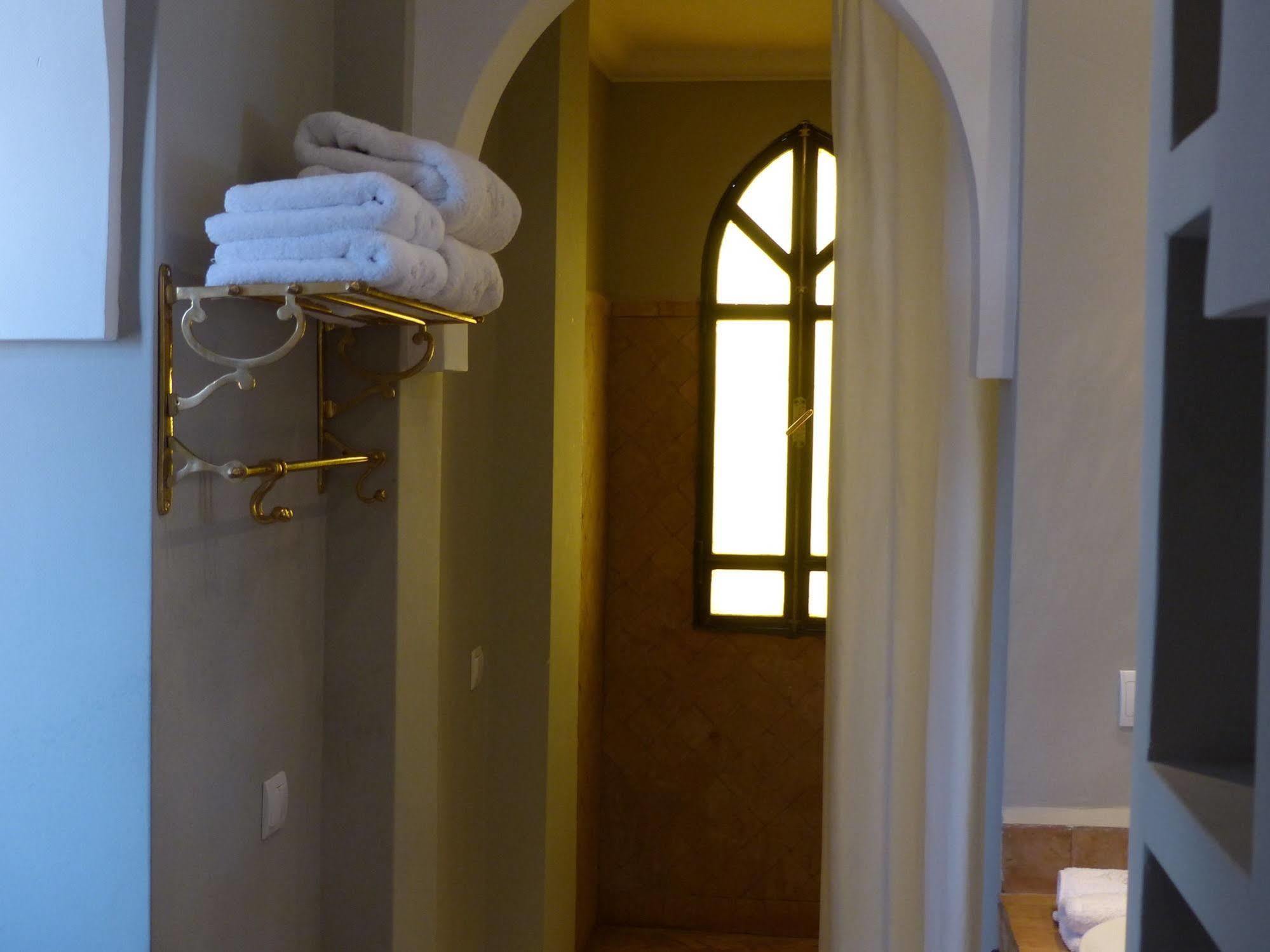 Le Cazar Hotel El Ain Екстериор снимка