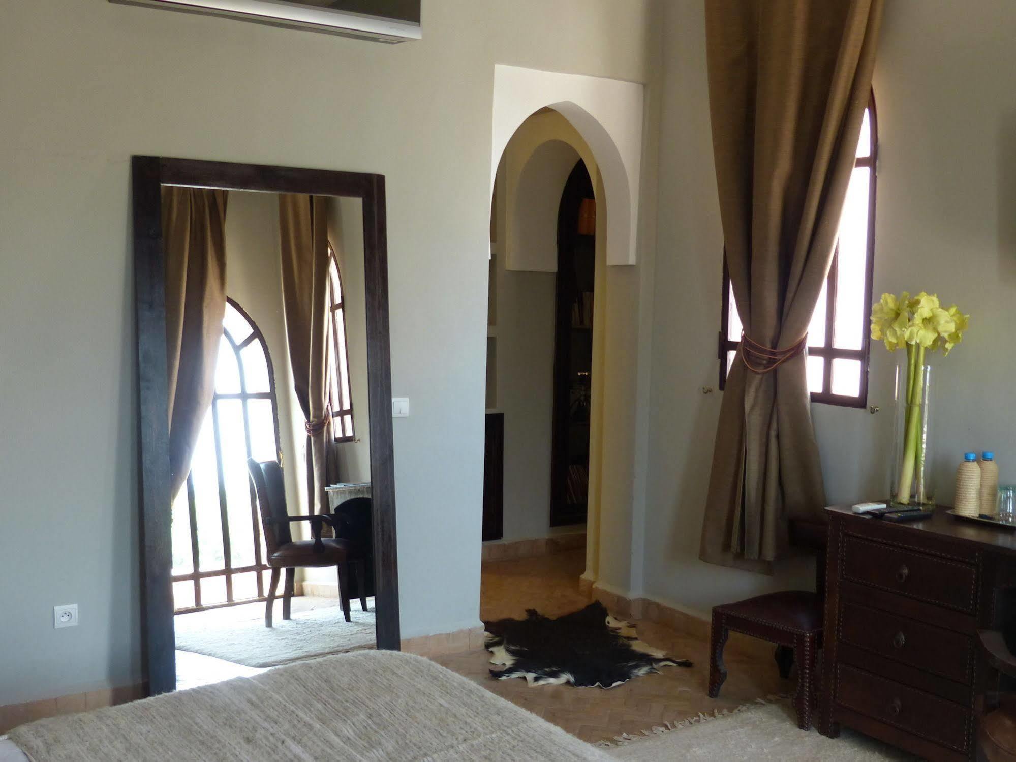 Le Cazar Hotel El Ain Екстериор снимка