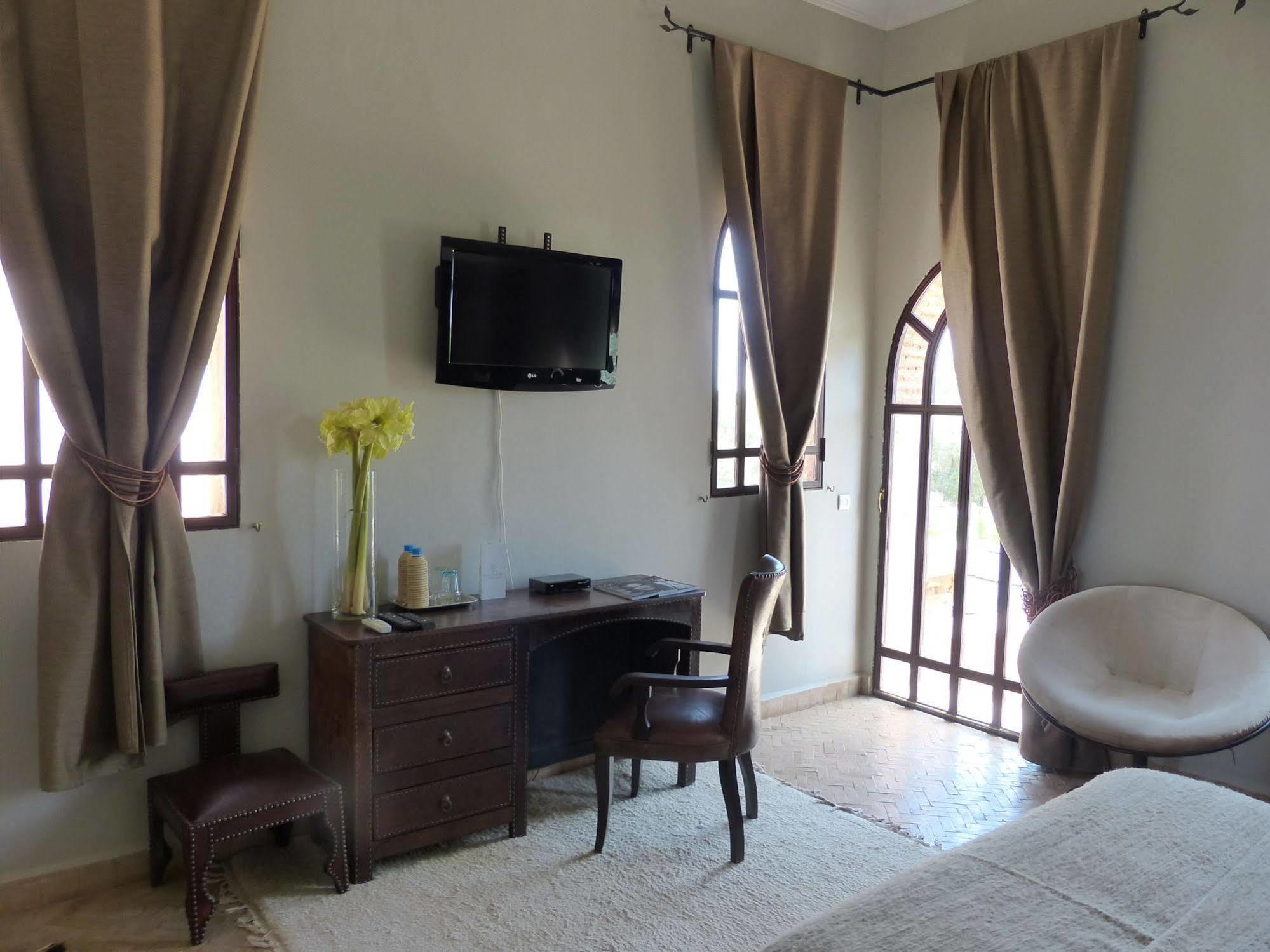 Le Cazar Hotel El Ain Екстериор снимка