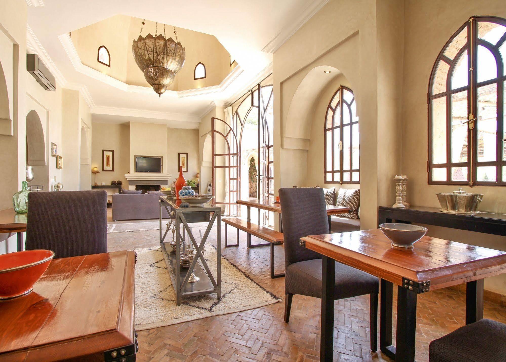 Le Cazar Hotel El Ain Екстериор снимка